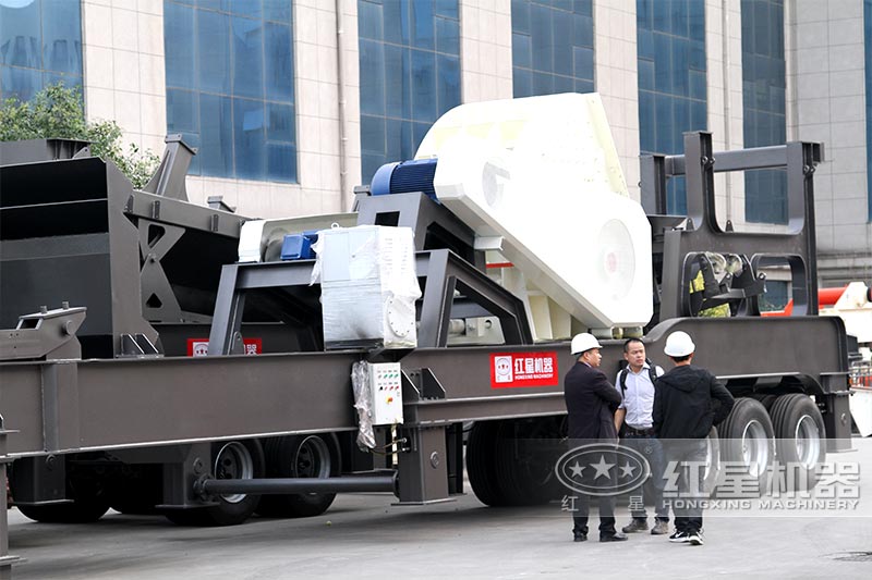 建筑垃圾粉碎車客戶考察